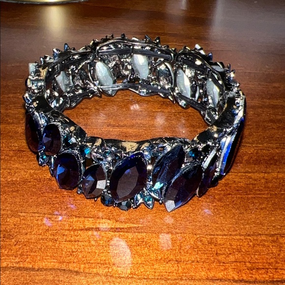 Sparkling Blue Gemstone Bracelet - Picture 1 of 3